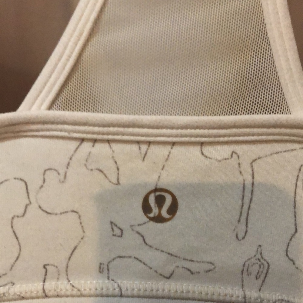 - Rare Lululemon sports bra size 6 🌸 - Picture 2 of 7